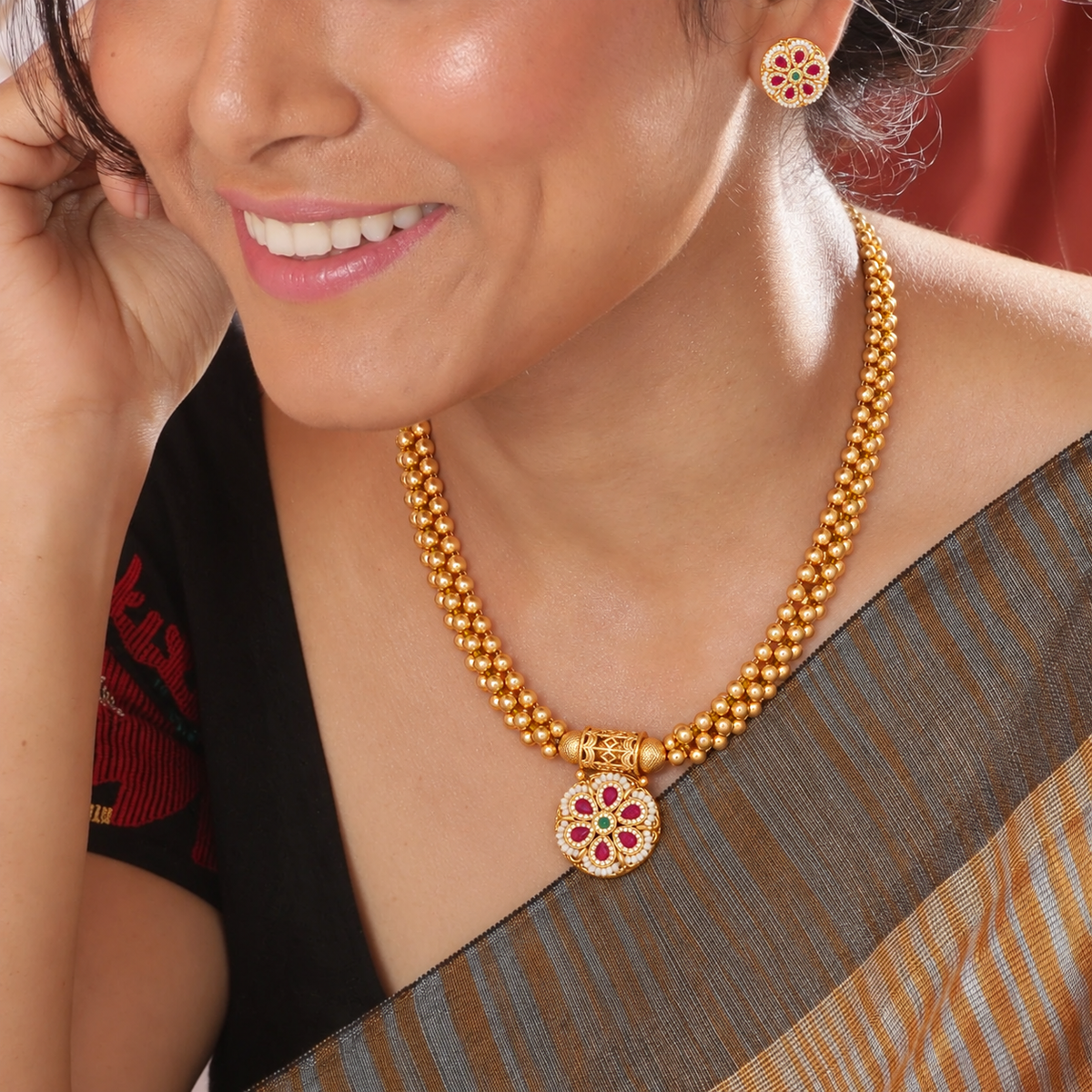 Stunning antique gold floral necklace set
