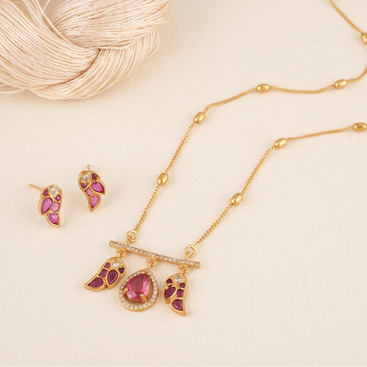 Elegant ruby gold pendant set