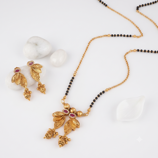 Sleek stone antique gold mangalsutra set