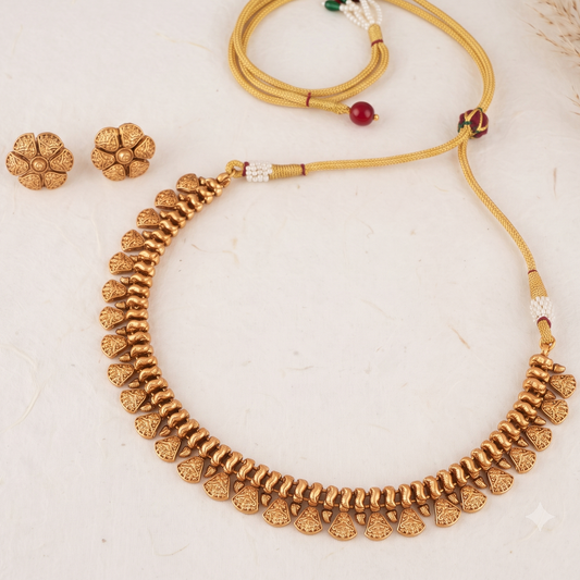 Elegant delicate plain antique gold necklace set