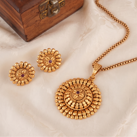 Beautiful floral antique gold pendant set with earring