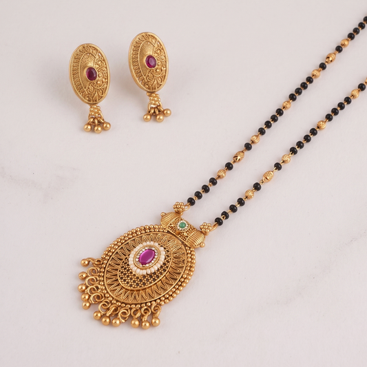 Stunning delicate antique gold mangalsutra set