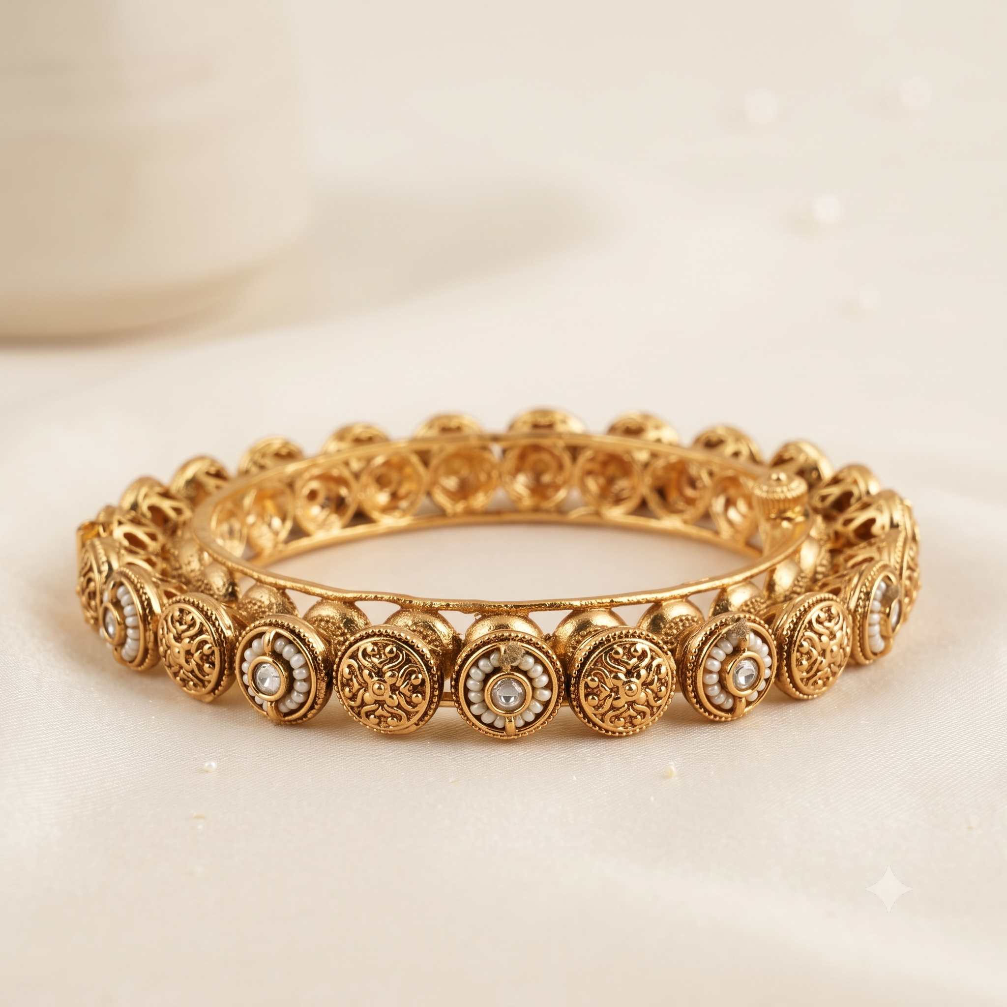 Stunning antique gold kundan pacheli kada bangle
