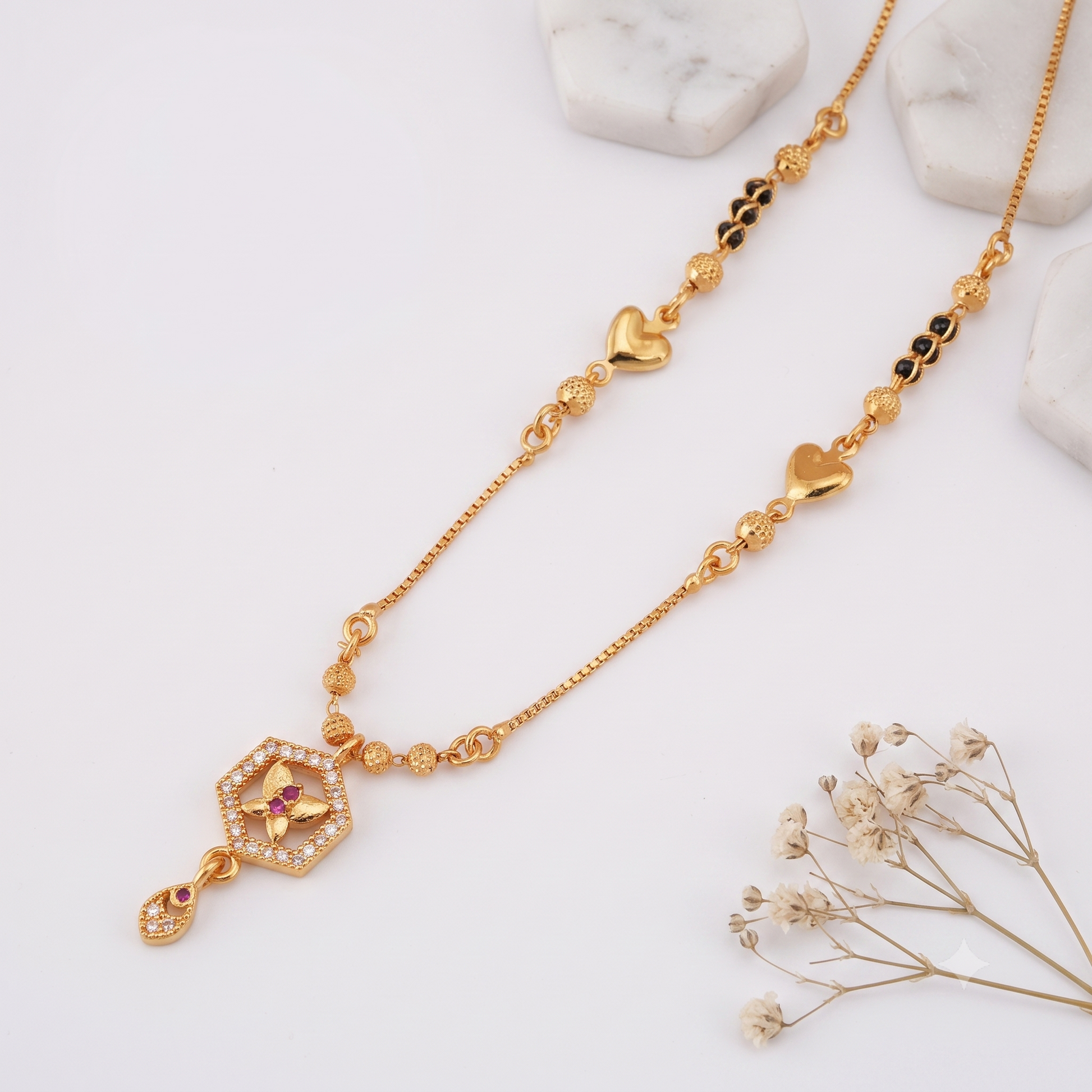 Beautiful gold plated heart mangalstura