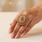 Stunning antique oval kundan finger ring