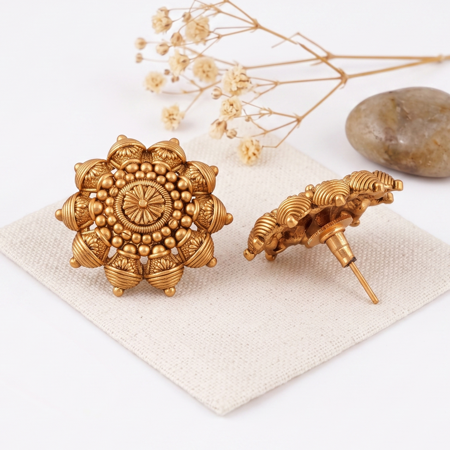 Antique gold plain stud earring