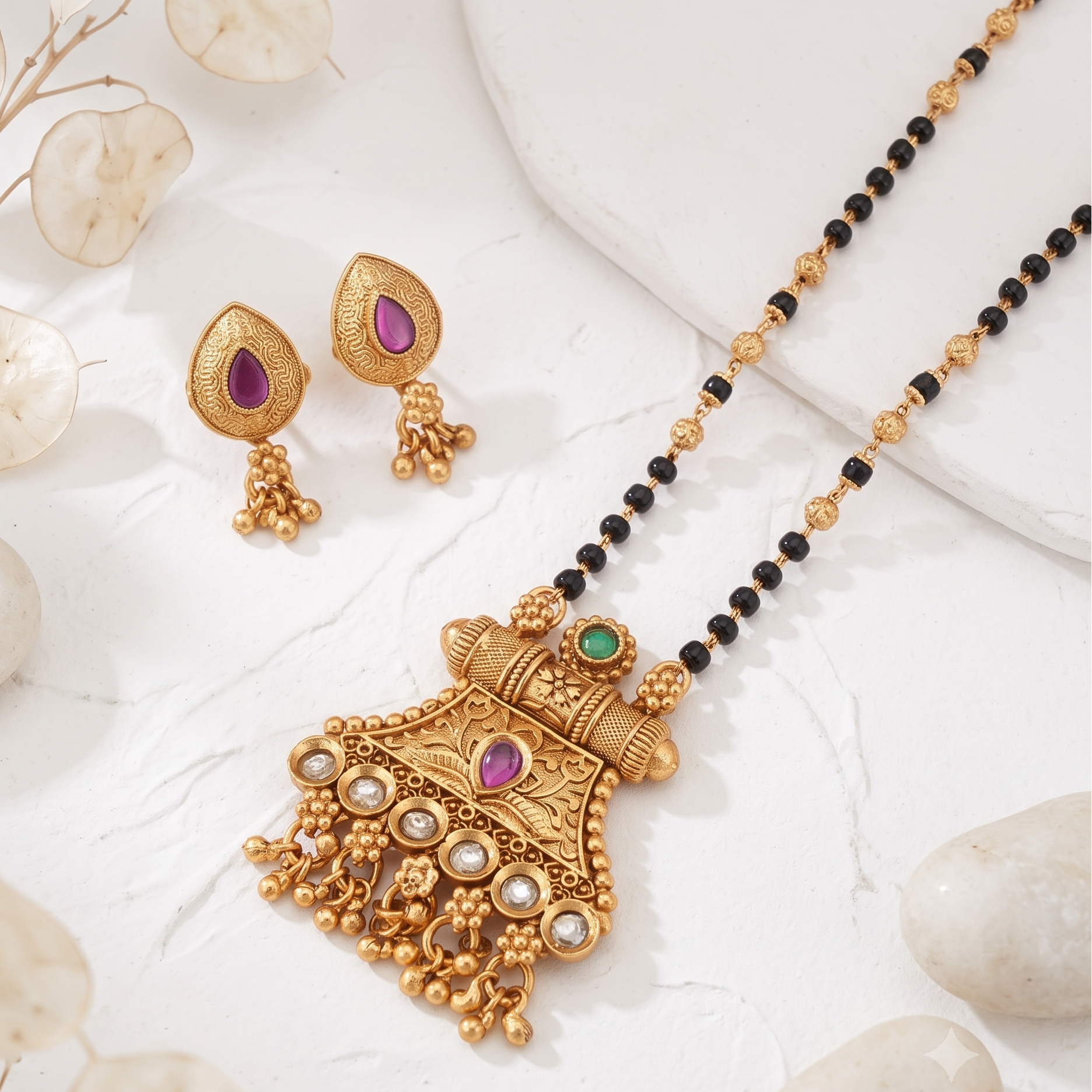 Stunning kundan antique gold mangalstura set
