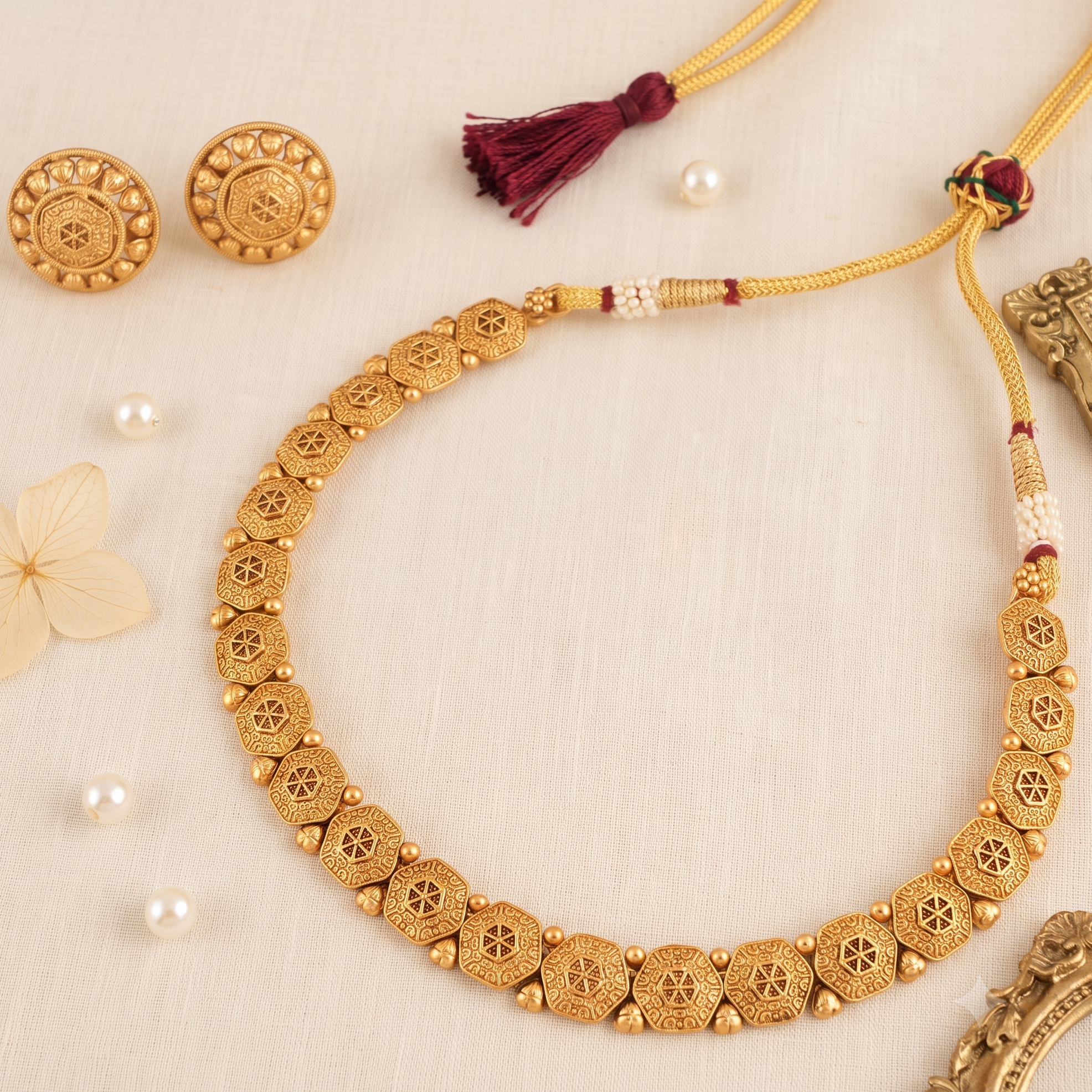 Cute elegant plain antique gold necklace set with earring