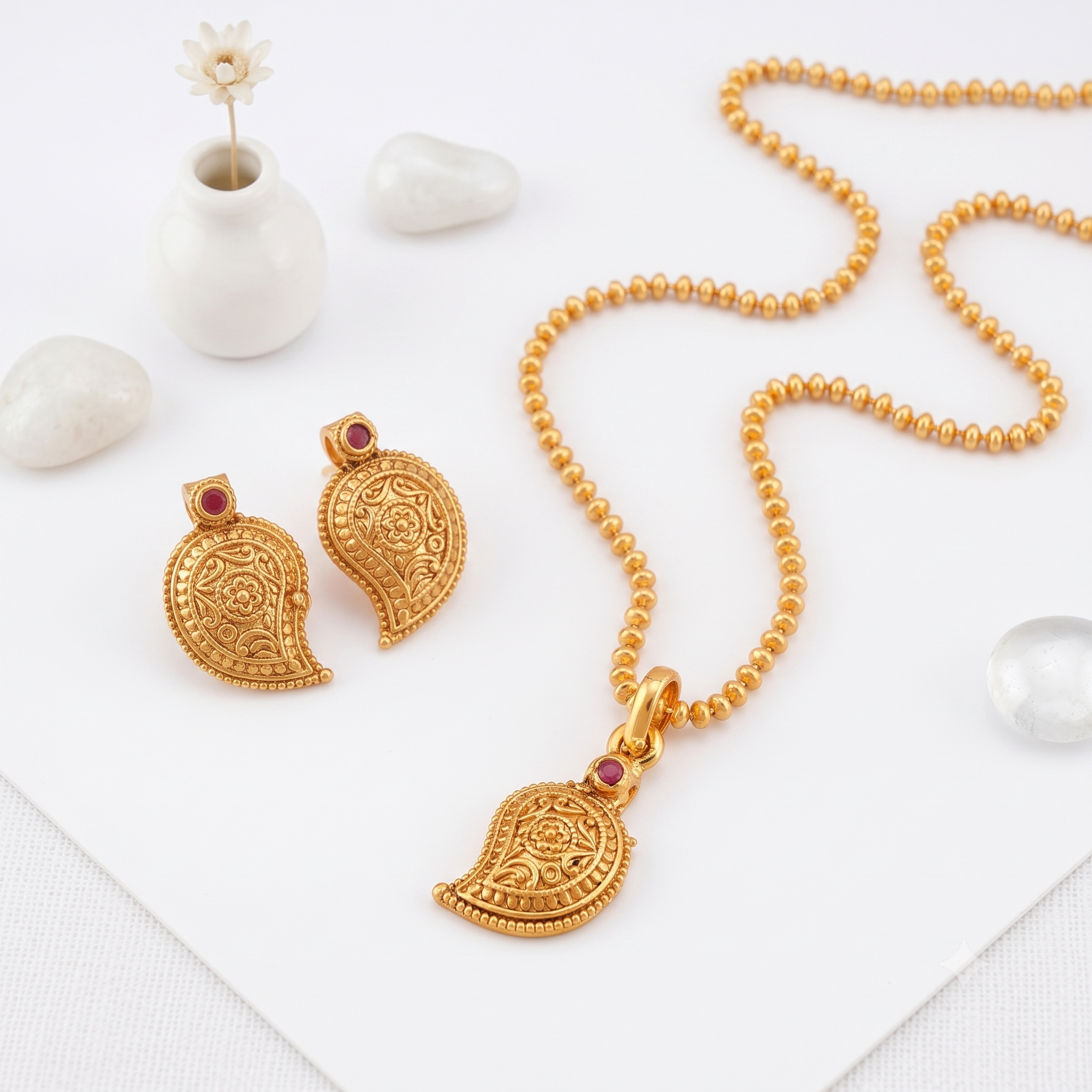 Cute elegant gold plated paisley pendant set