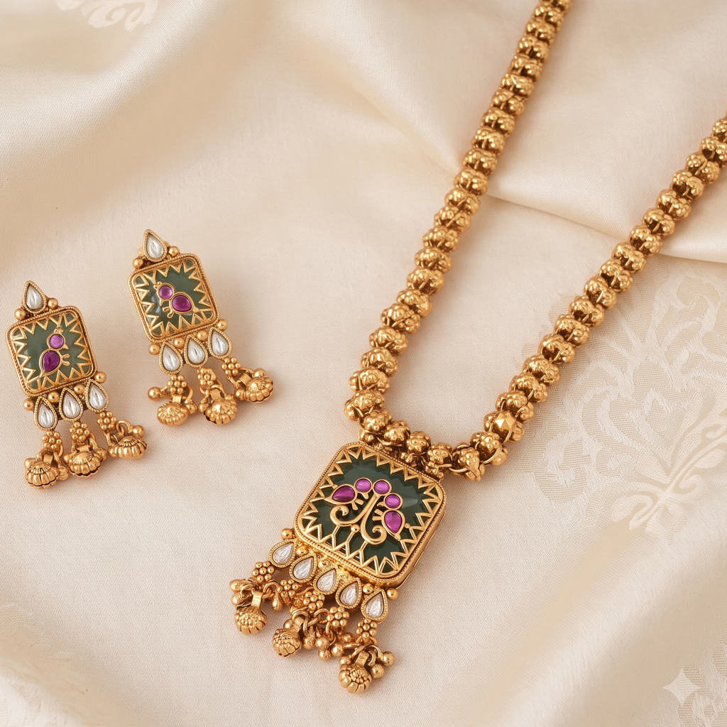 Stunning long antique gold emerald kundan pendant set