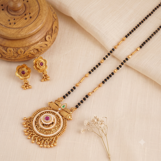 Stunning antique gold round stone mangalsutra set