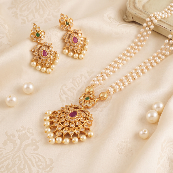 Stunning pearl antique gold stone pendant set