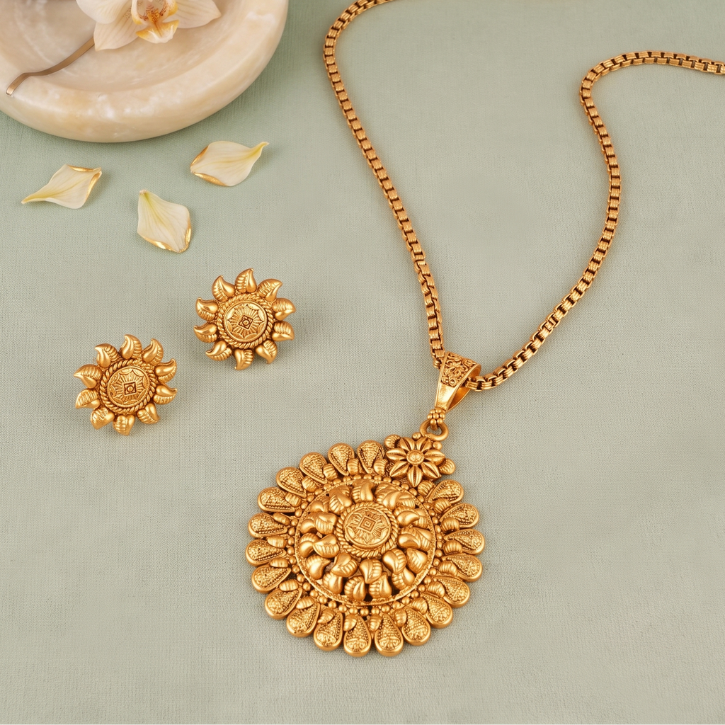Amazing antique gold floral plain pendant set