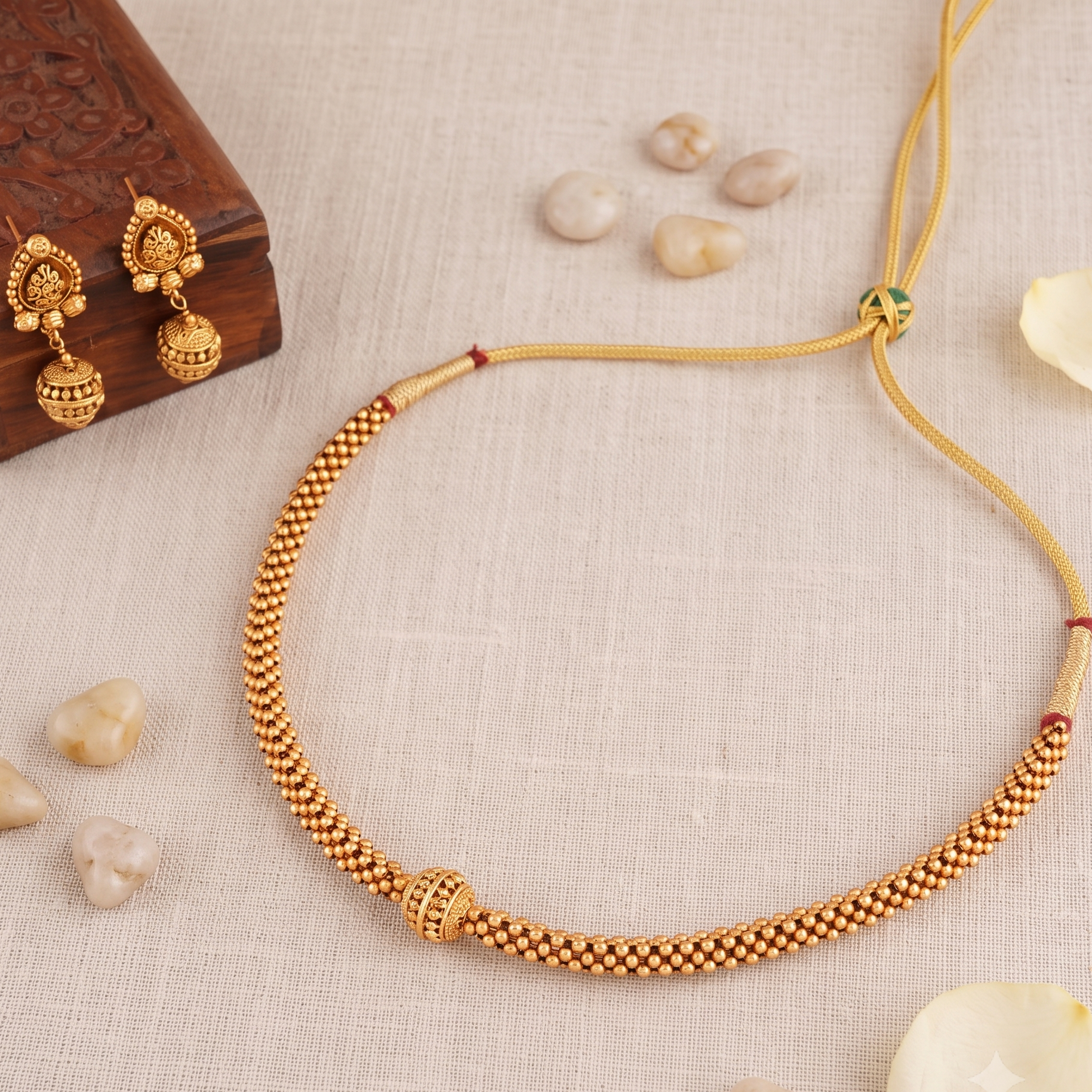 Beautiful plain antique gold necklace choker set
