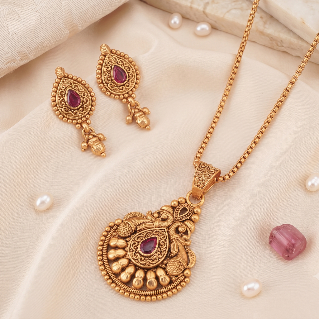 Beautiful antique gold ruby stone pendant set