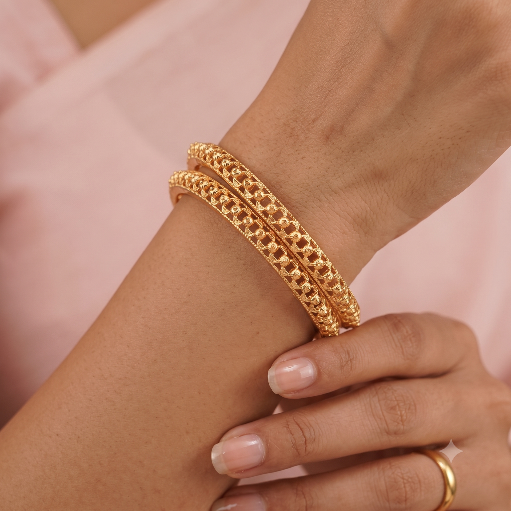 Elegant plain antique gold bangle set