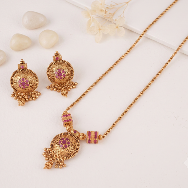 Stunning antique gold ruby pendant set