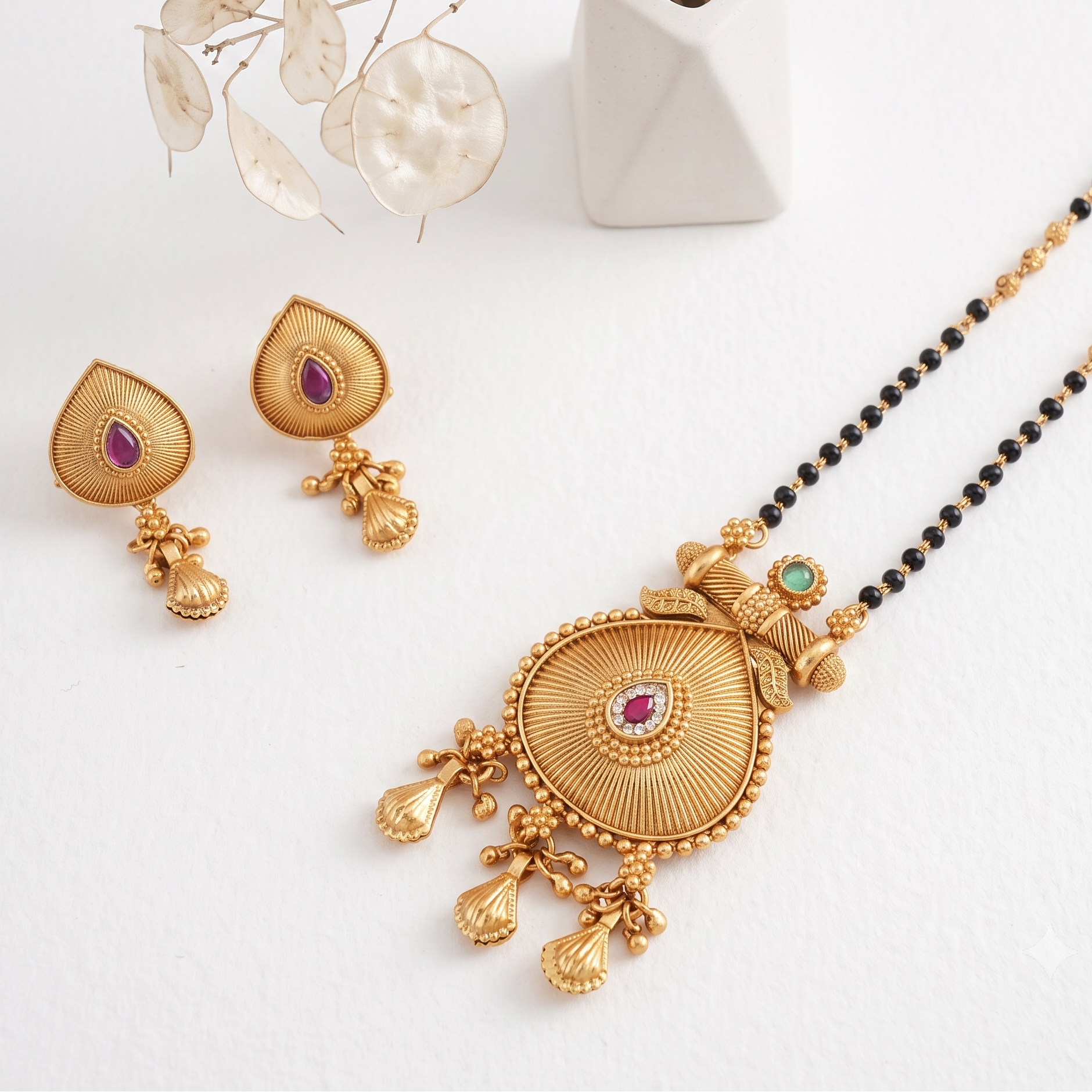 Plain antique gold stone mangalsutra set