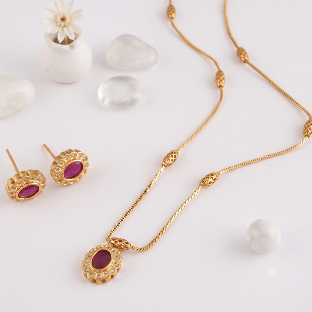 Cute antique gold ruby stone pendant set