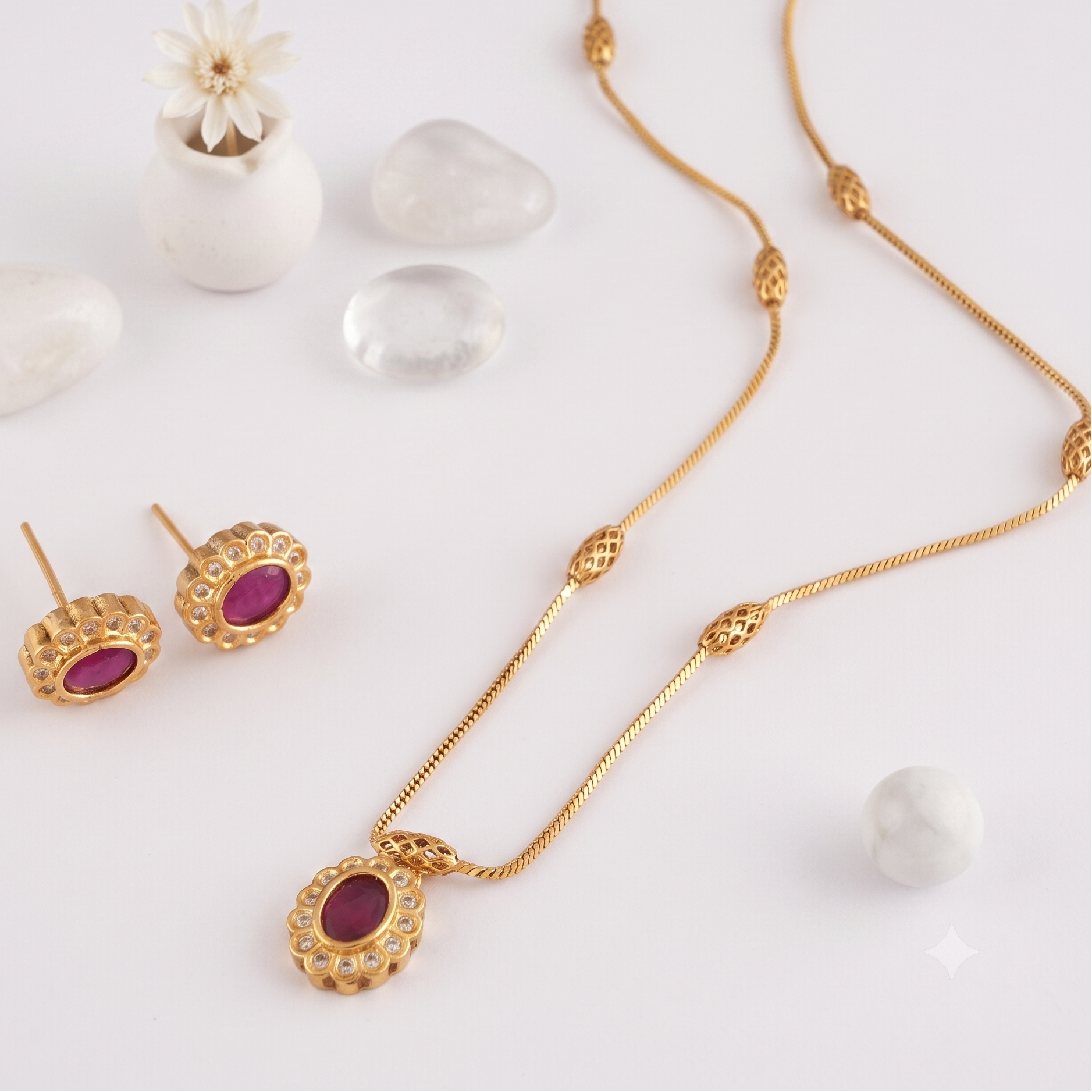 Cute antique gold ruby stone pendant set