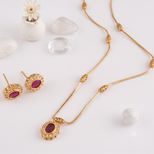 Cute antique gold ruby stone pendant set