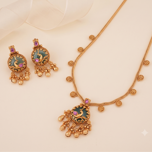 Stunning antique gold stone pendant set