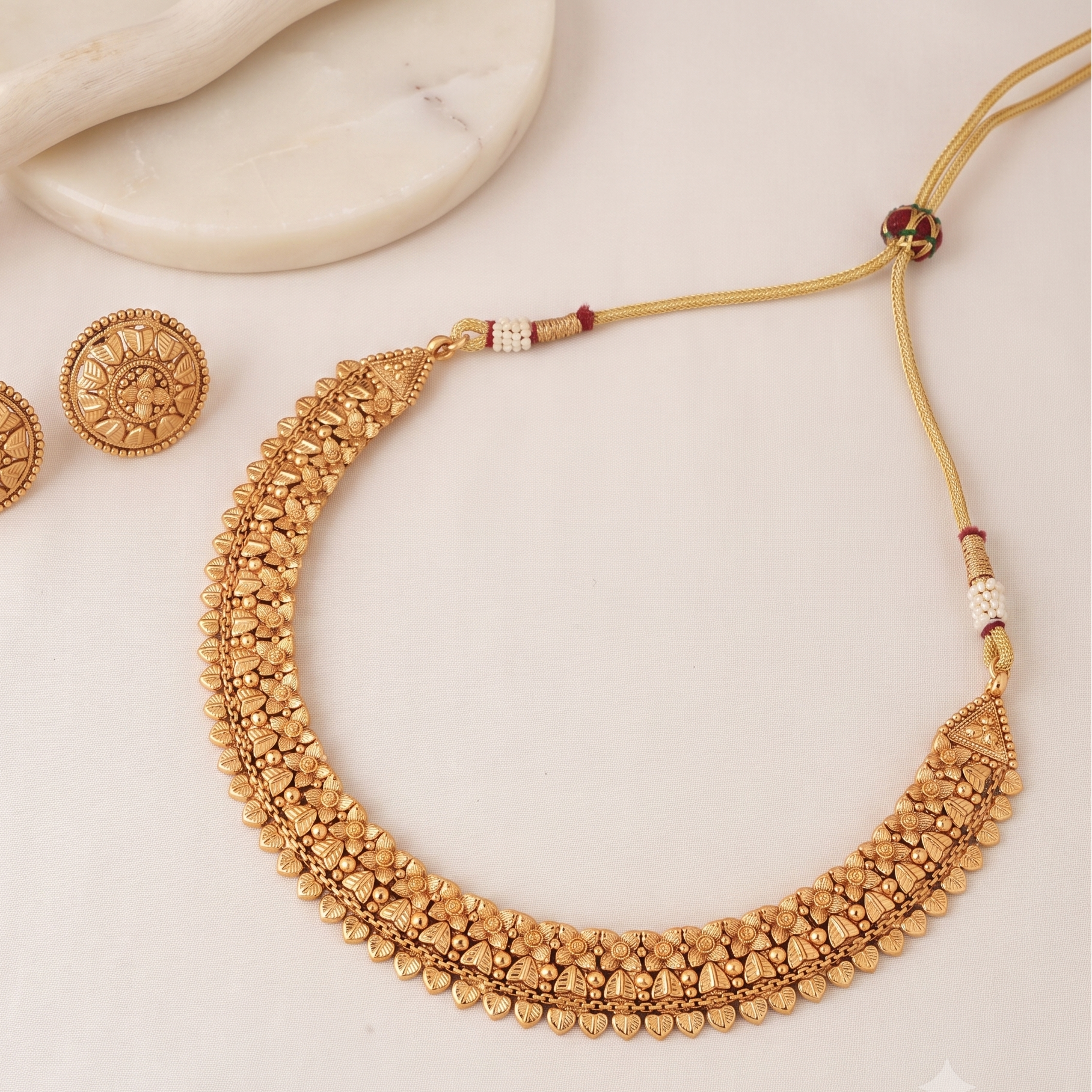 Plain antique gold intricate necklace set