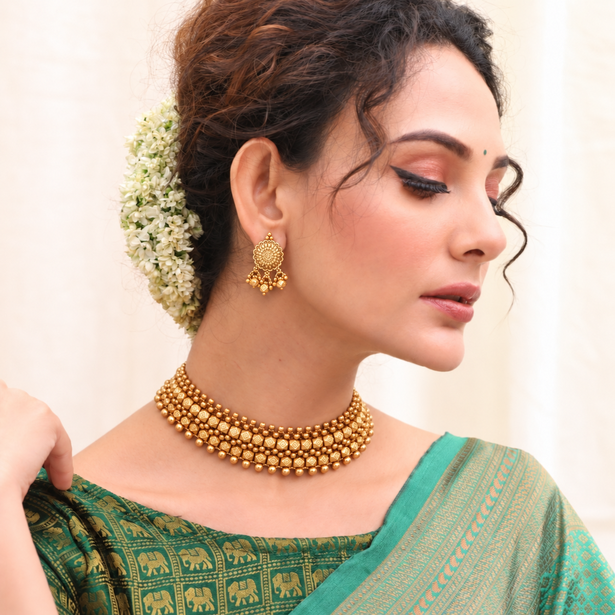 Stunning antique gold necklace set