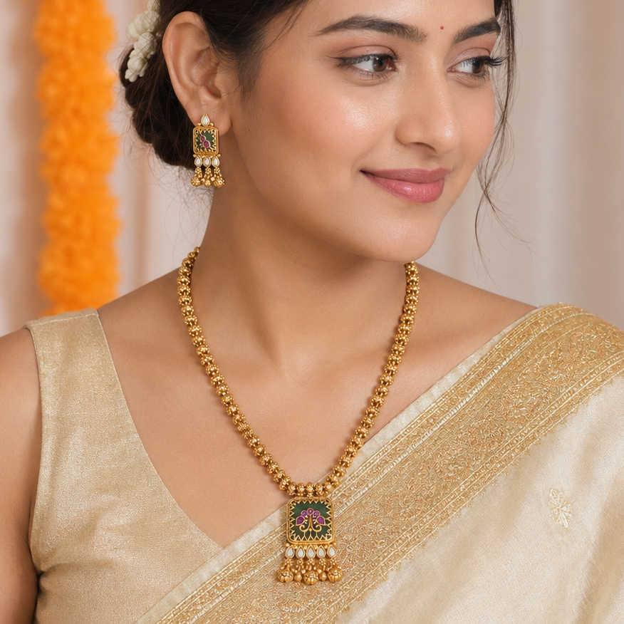 Stunning long antique gold emerald kundan pendant set