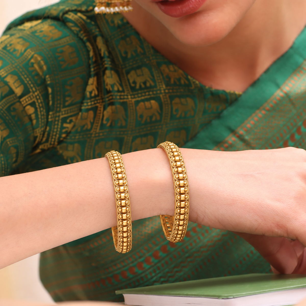 Stunning antique gold elegant bangle set