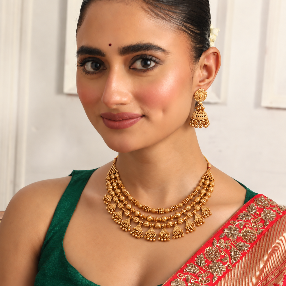 Beautiful plain gold necklace set