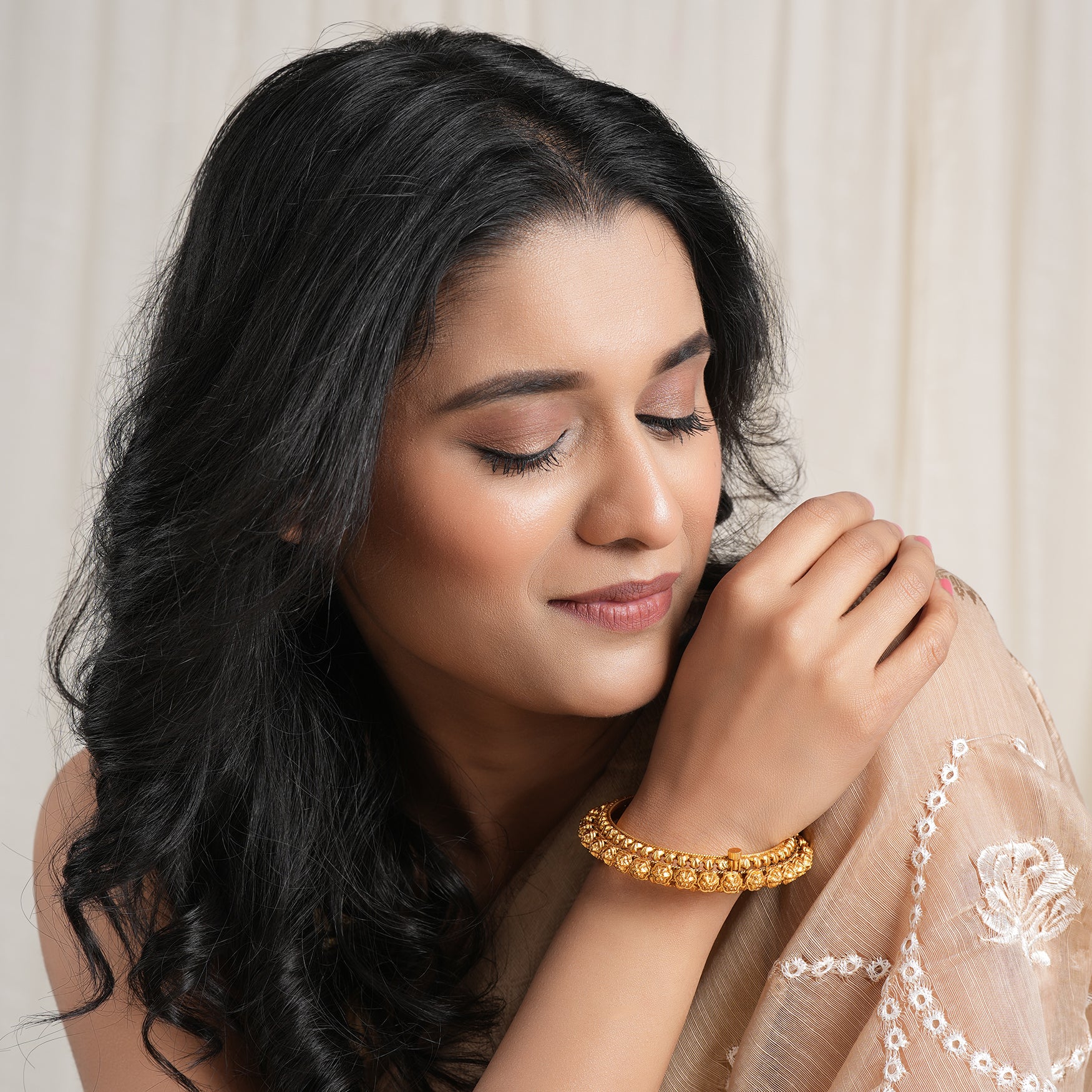 Stunning plain antique gold pacheli kada bangle