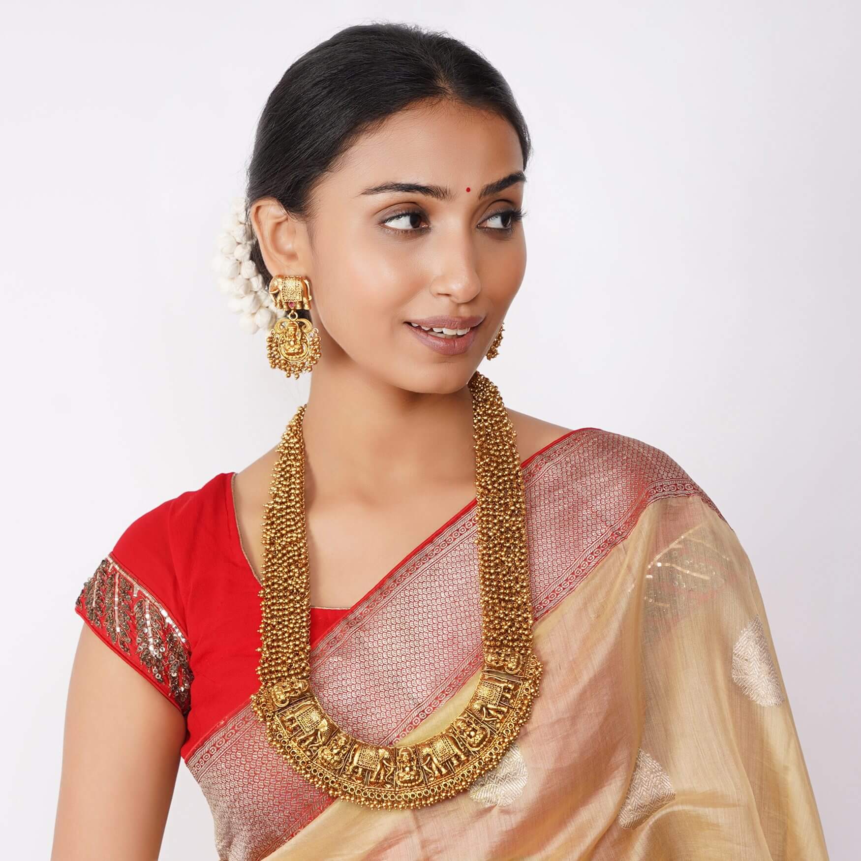 match jewellery with saree
