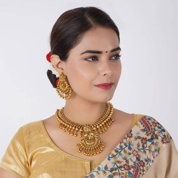 match jewellery with saree
