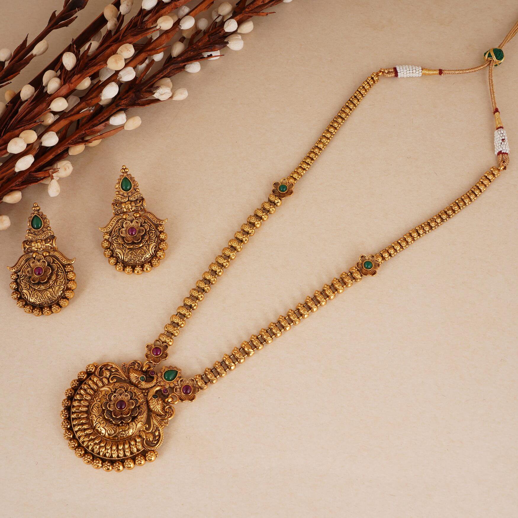 necklace to wear on saree