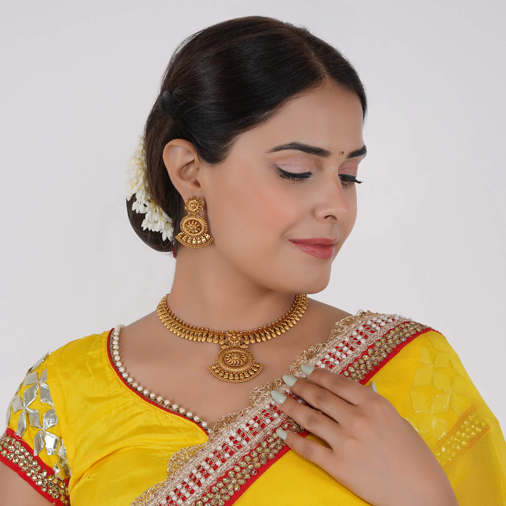 Modern jewellery for saree