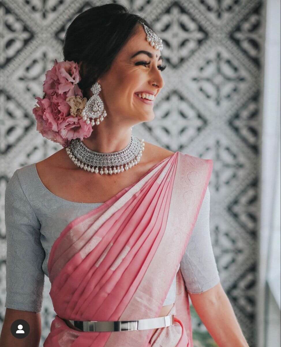 Jewellery for pink saree